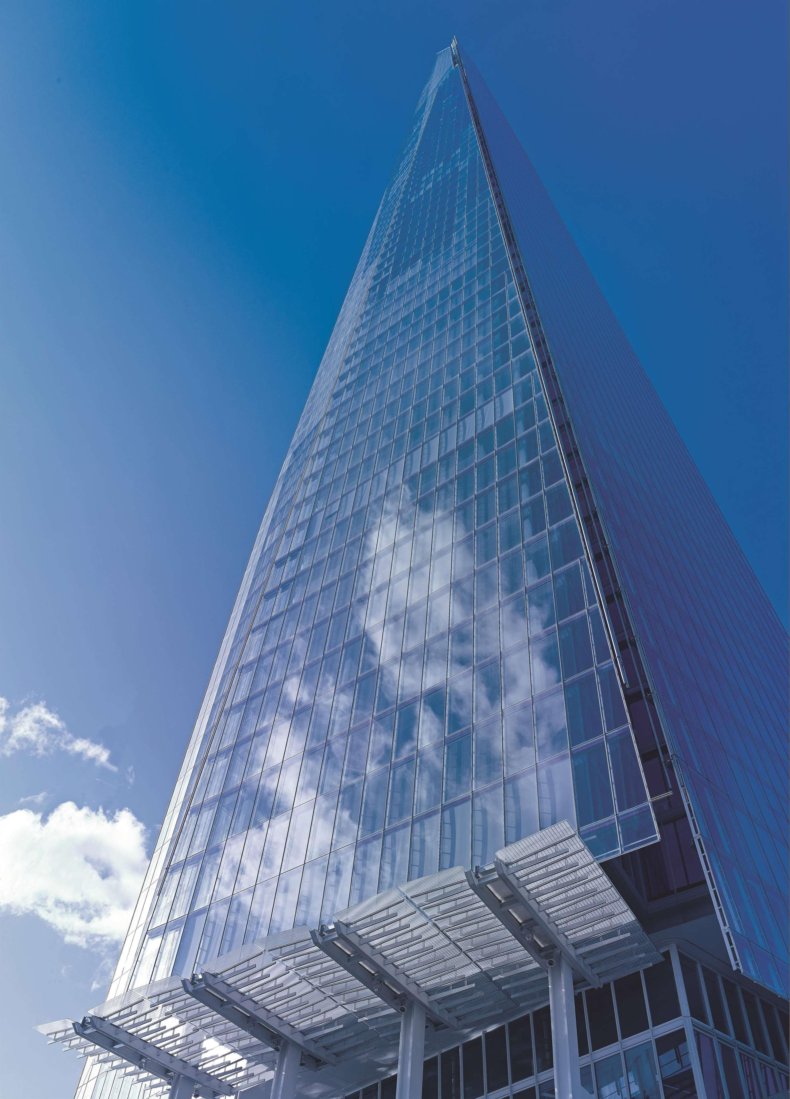 Shangri-La The Shard, Londra Esterno foto The building's facade