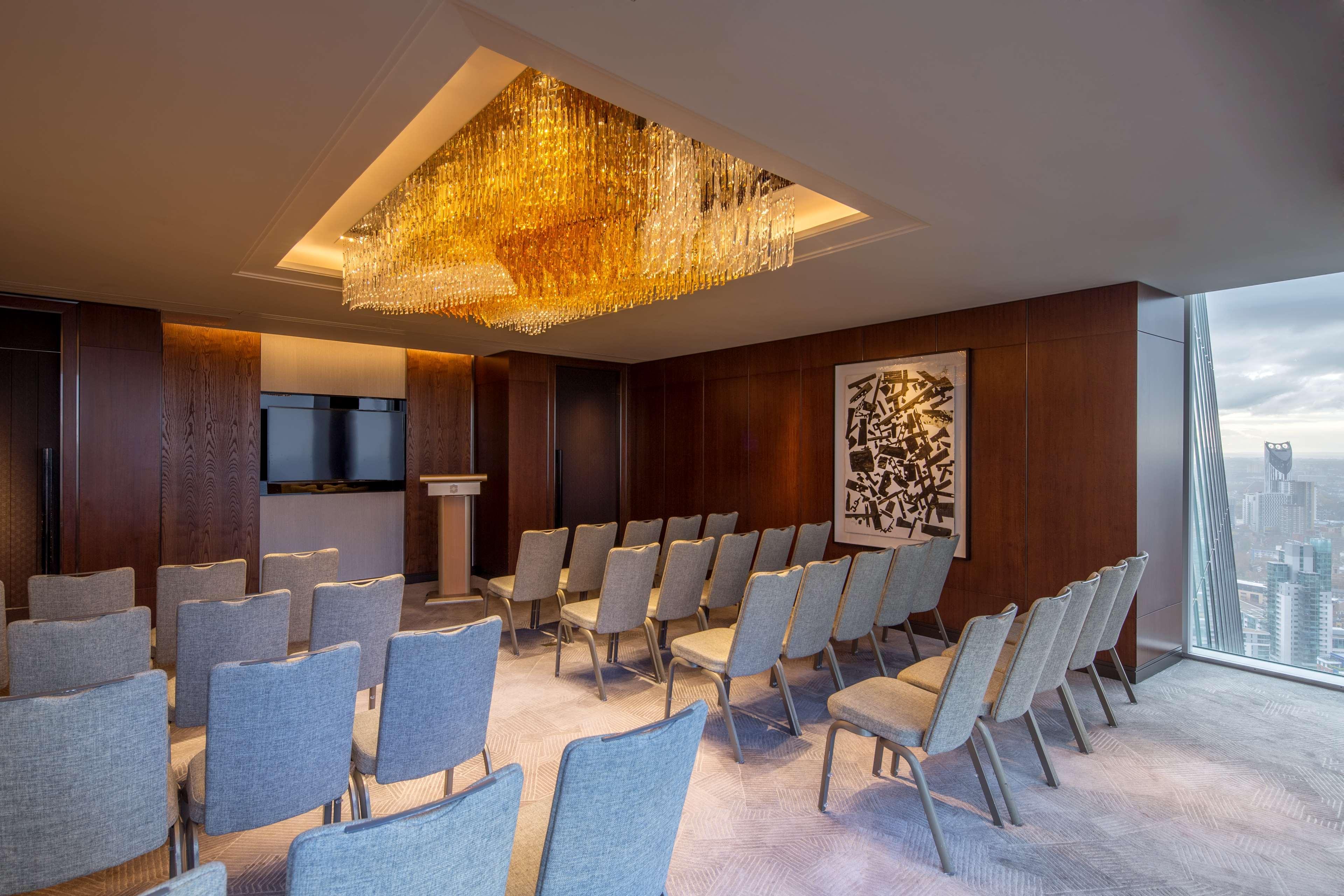 Shangri-La The Shard, Londra Esterno foto The meeting room