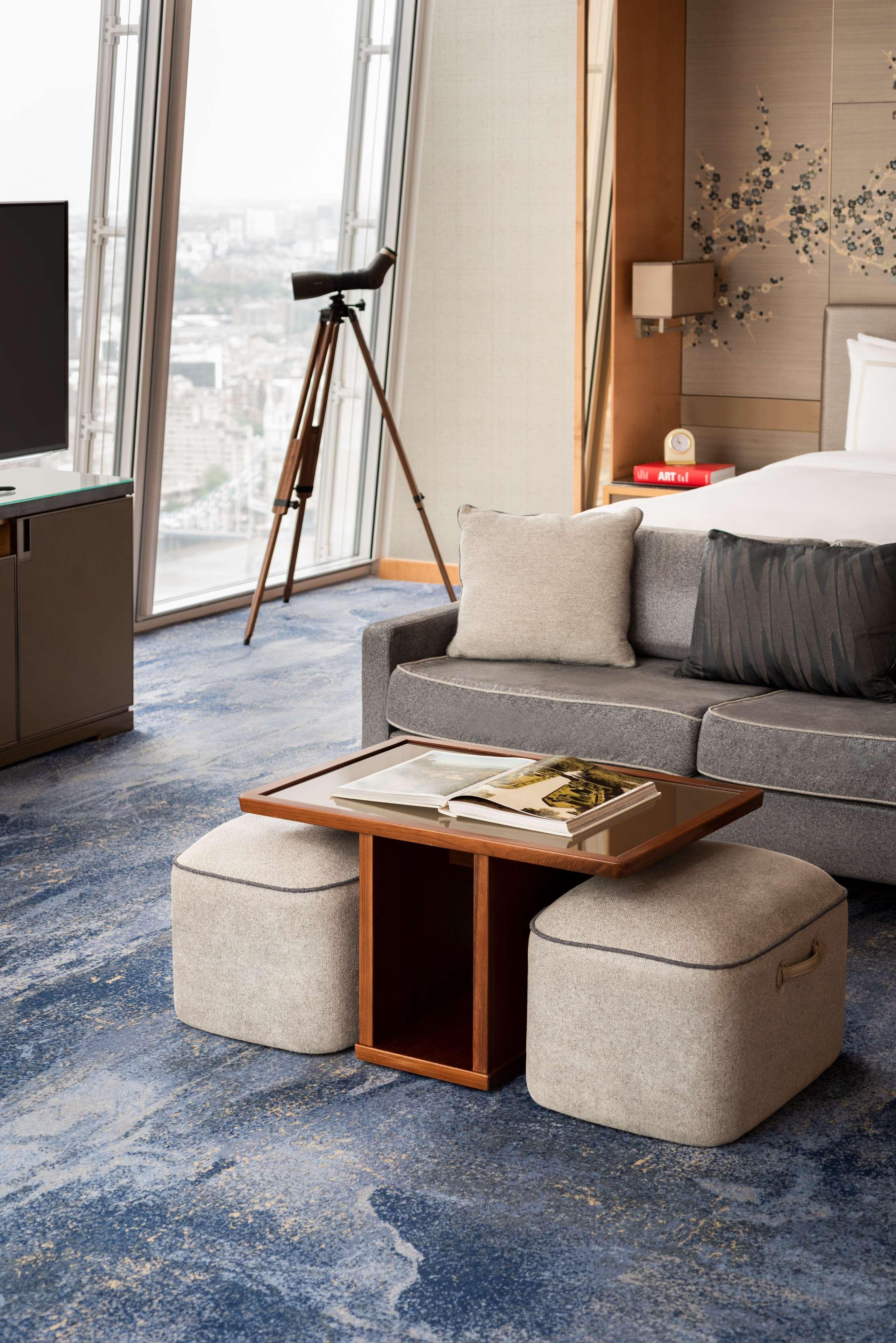 Shangri-La The Shard, Londra Esterno foto A room at the hotel