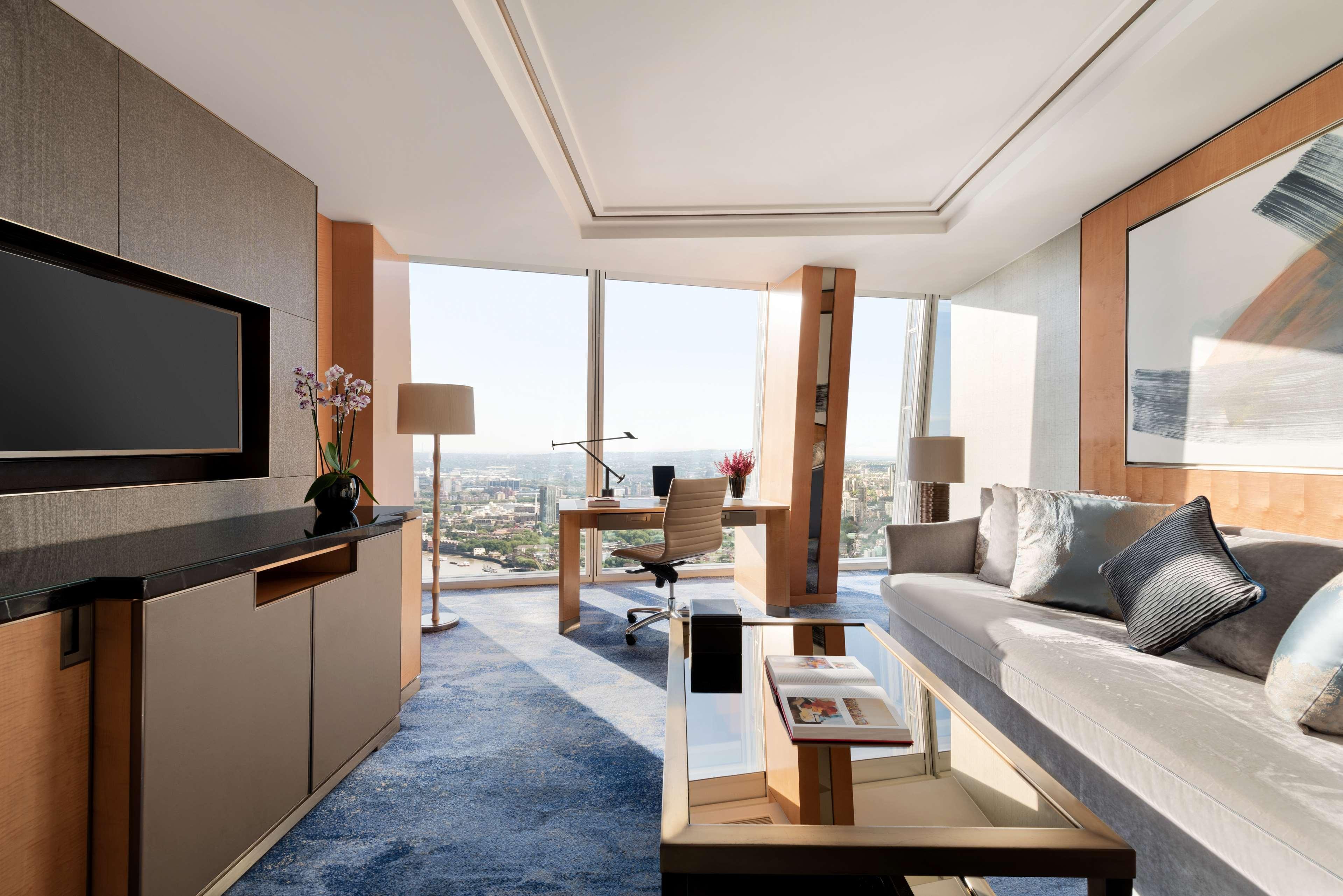 Shangri-La The Shard, Londra Esterno foto A suite at the hotel