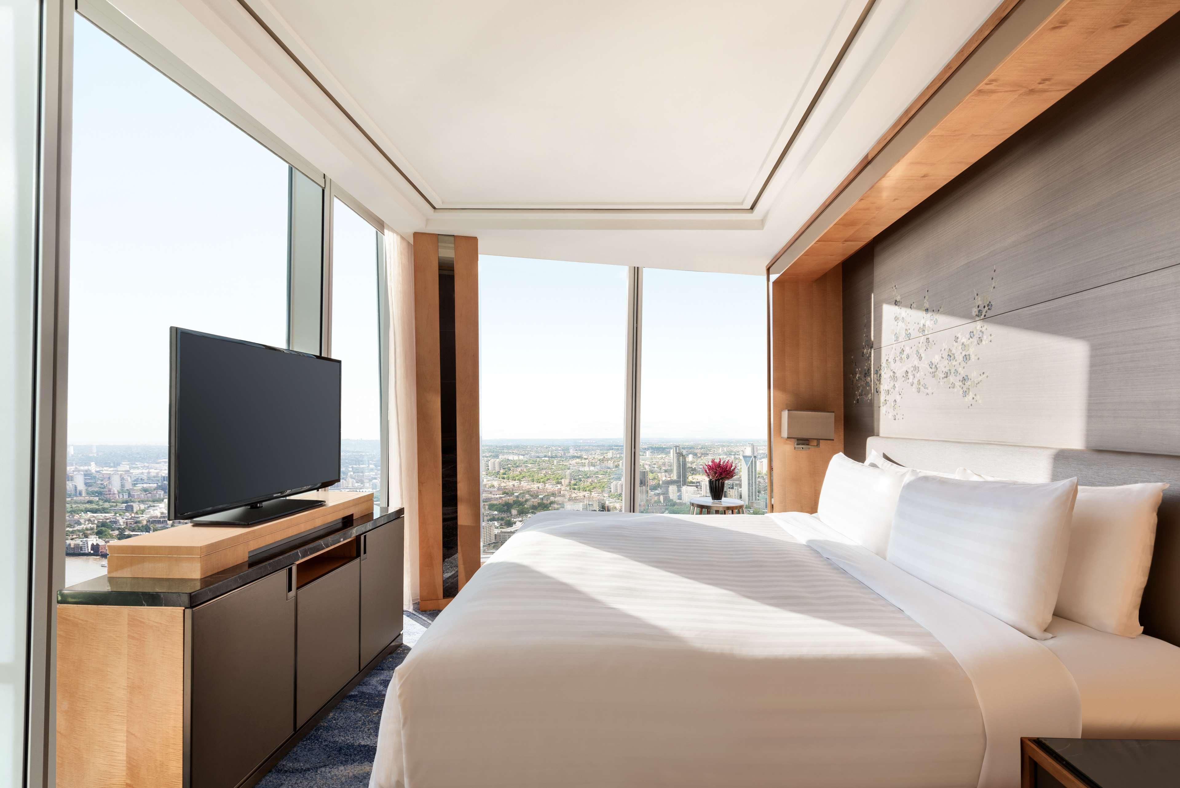 Shangri-La The Shard, Londra Esterno foto A bedroom at the West Hollywood hotel