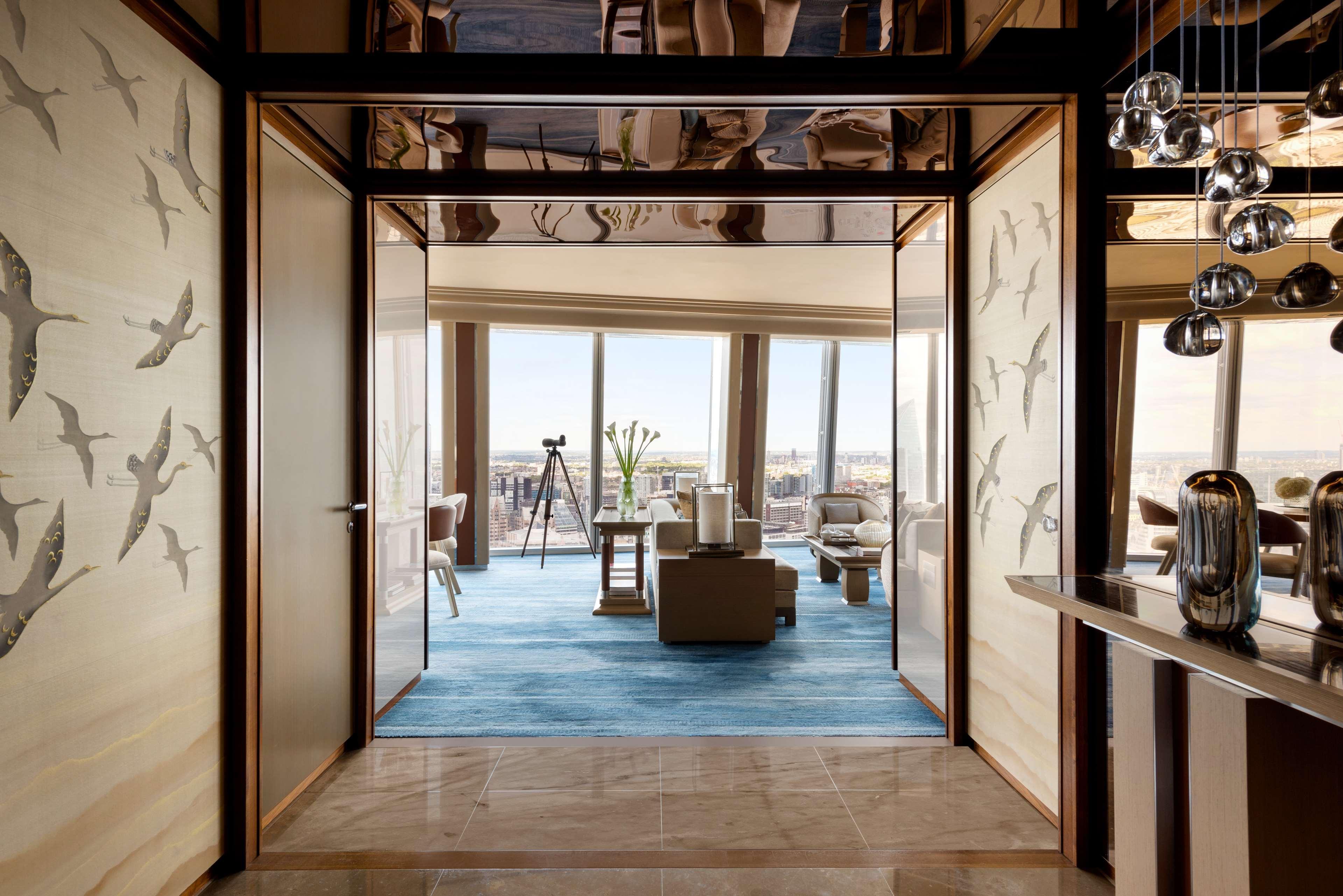 Shangri-La The Shard, Londra Esterno foto The interior of a suite at The Ritz-Carlton, Tokyo