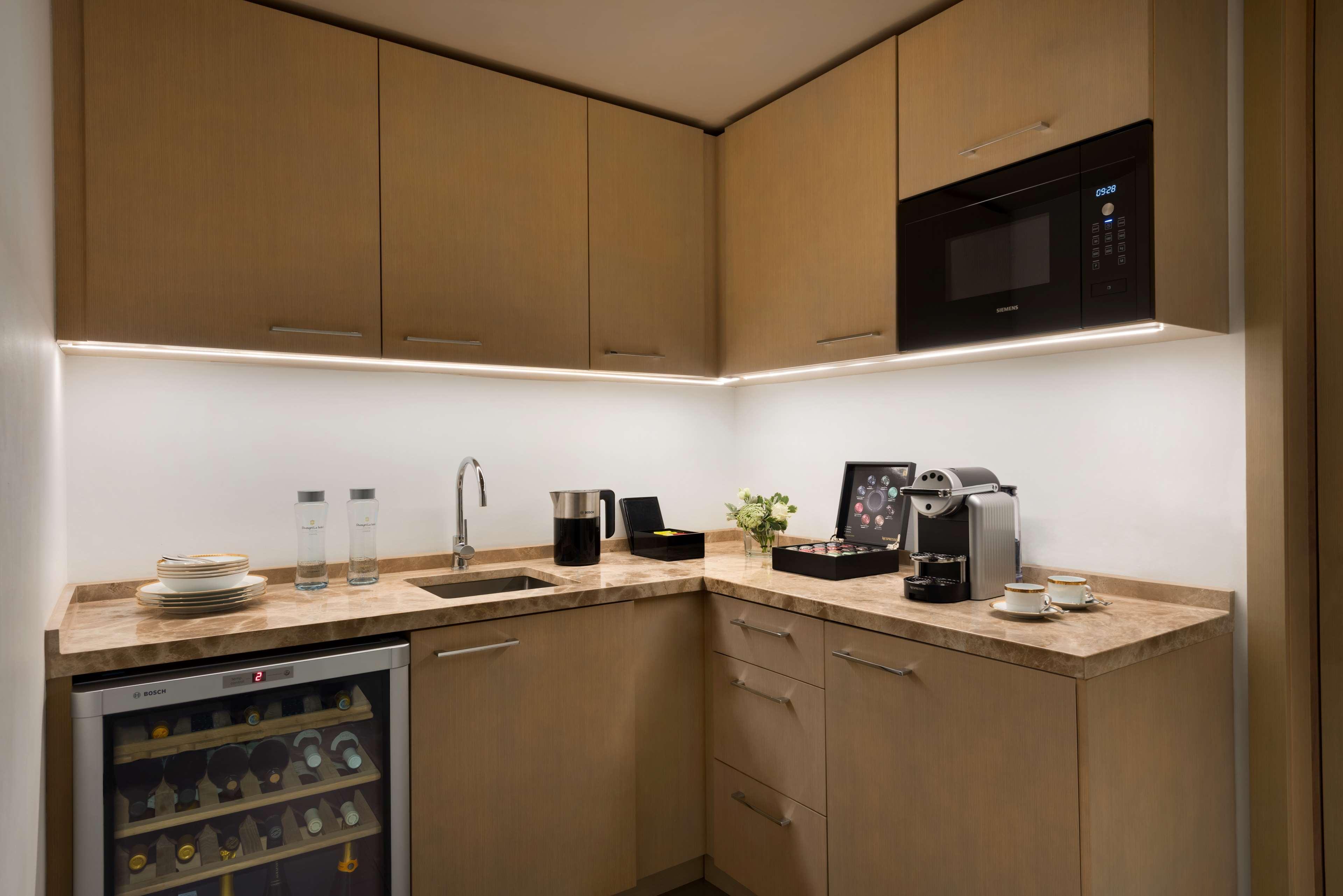 Shangri-La The Shard, Londra Esterno foto A kitchen in a hotel