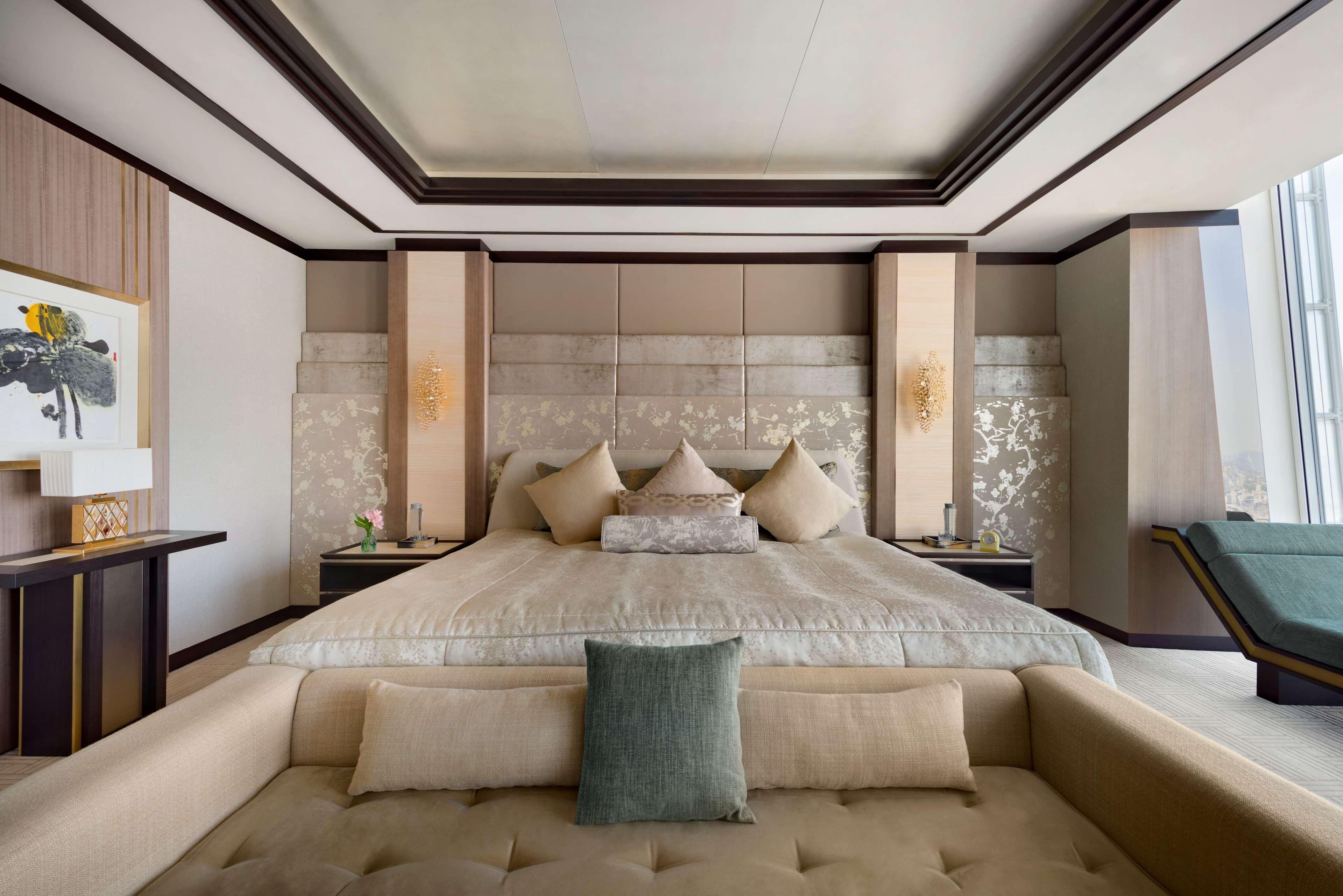 Shangri-La The Shard, Londra Esterno foto The bedroom of the Royal Suite