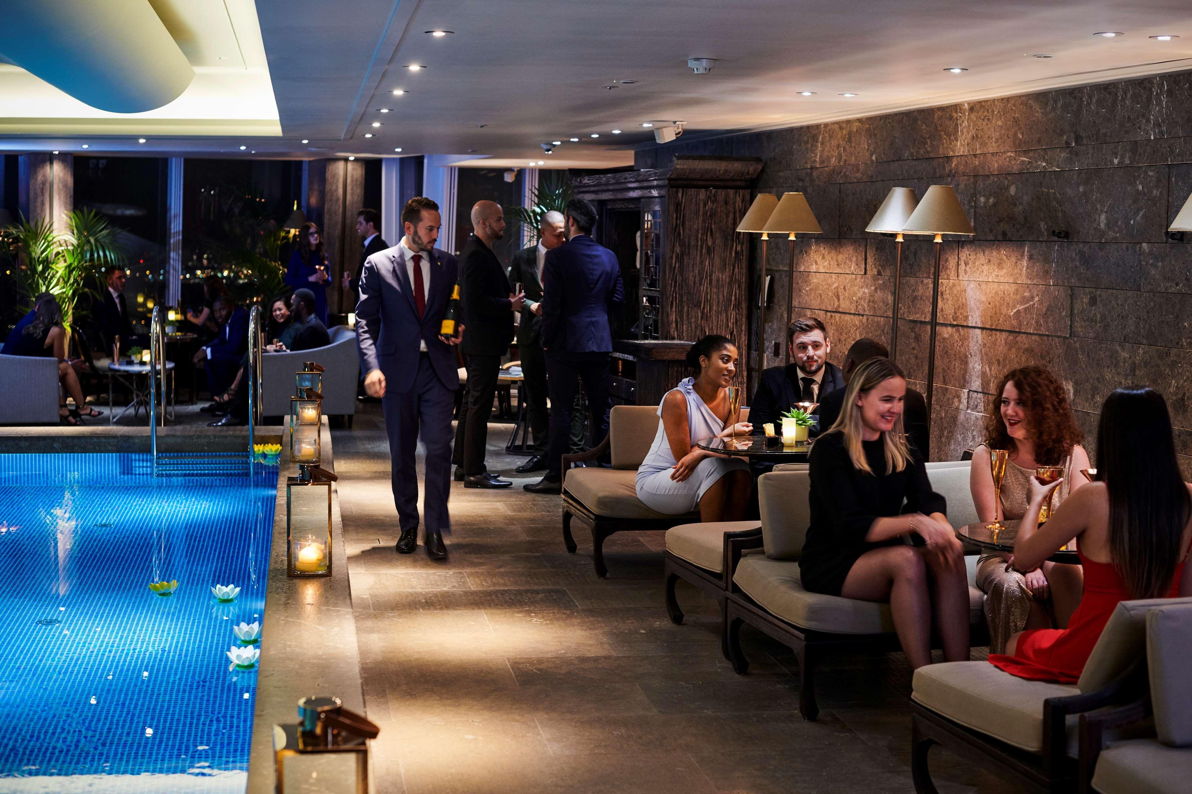 Shangri-La The Shard, Londra Esterno foto The Pool Bar