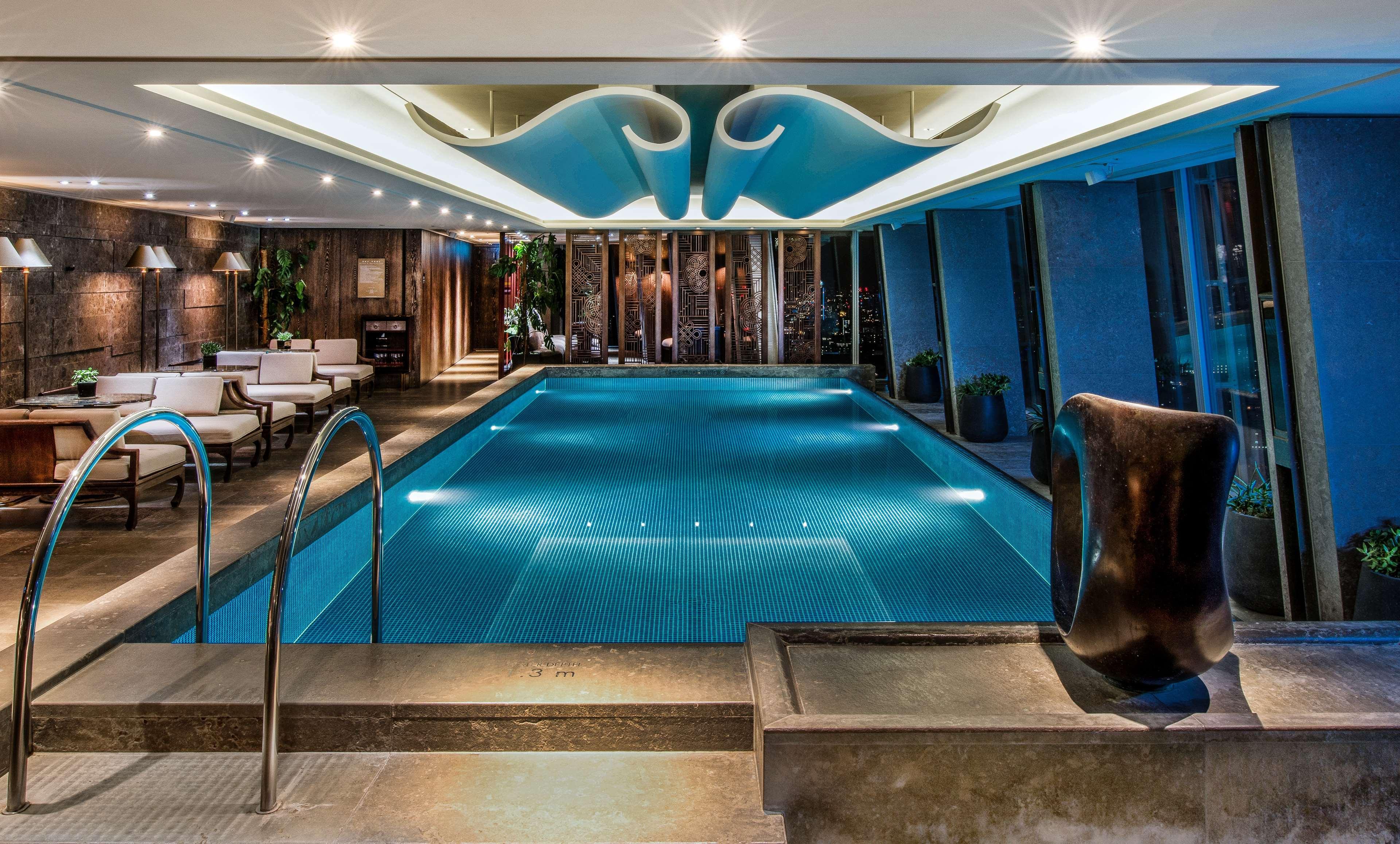 Shangri-La The Shard, Londra Esterno foto The swimming pool at The Landmark