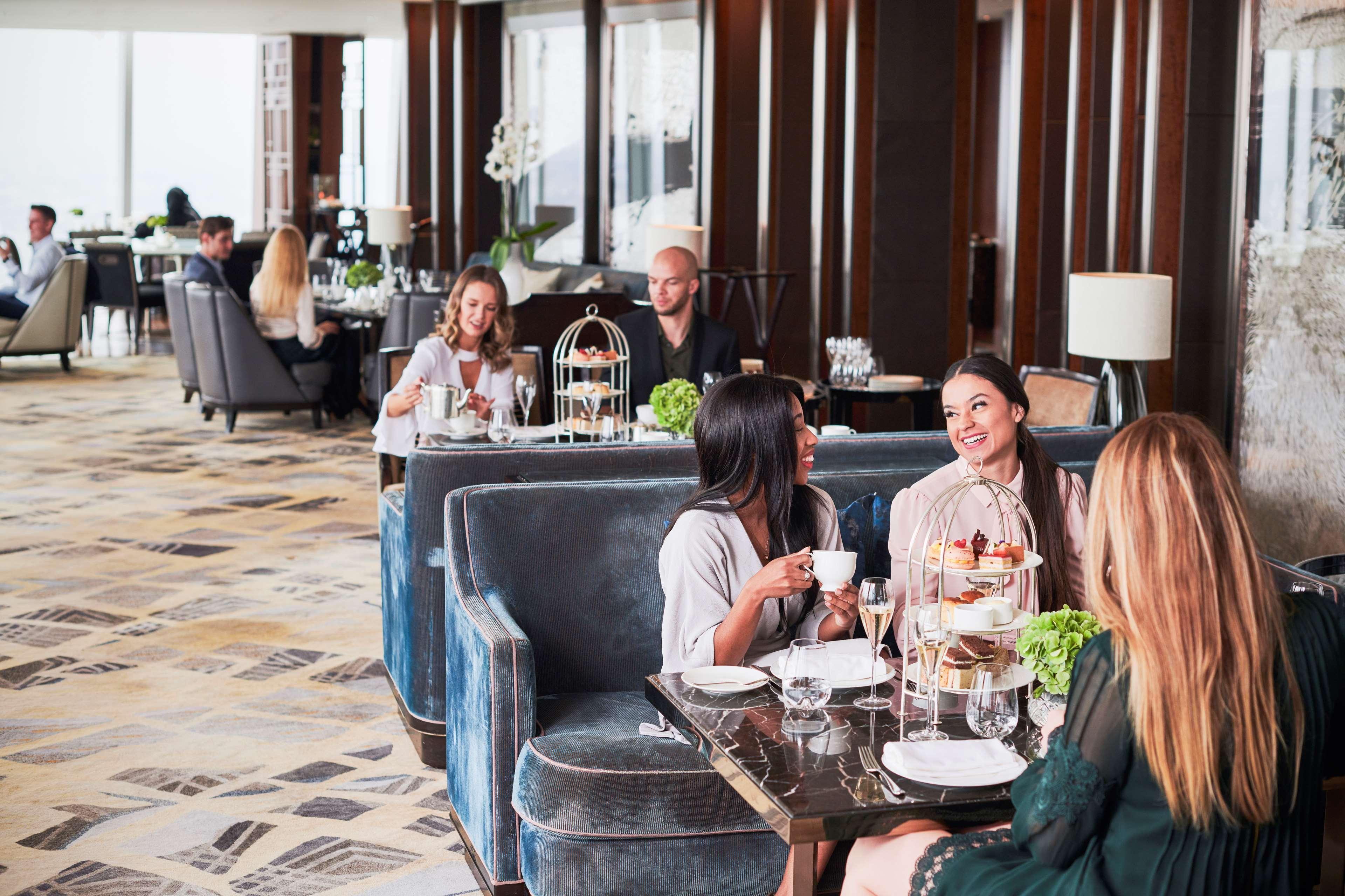 Shangri-La The Shard, Londra Esterno foto The Lounge at London Heathrow Airport