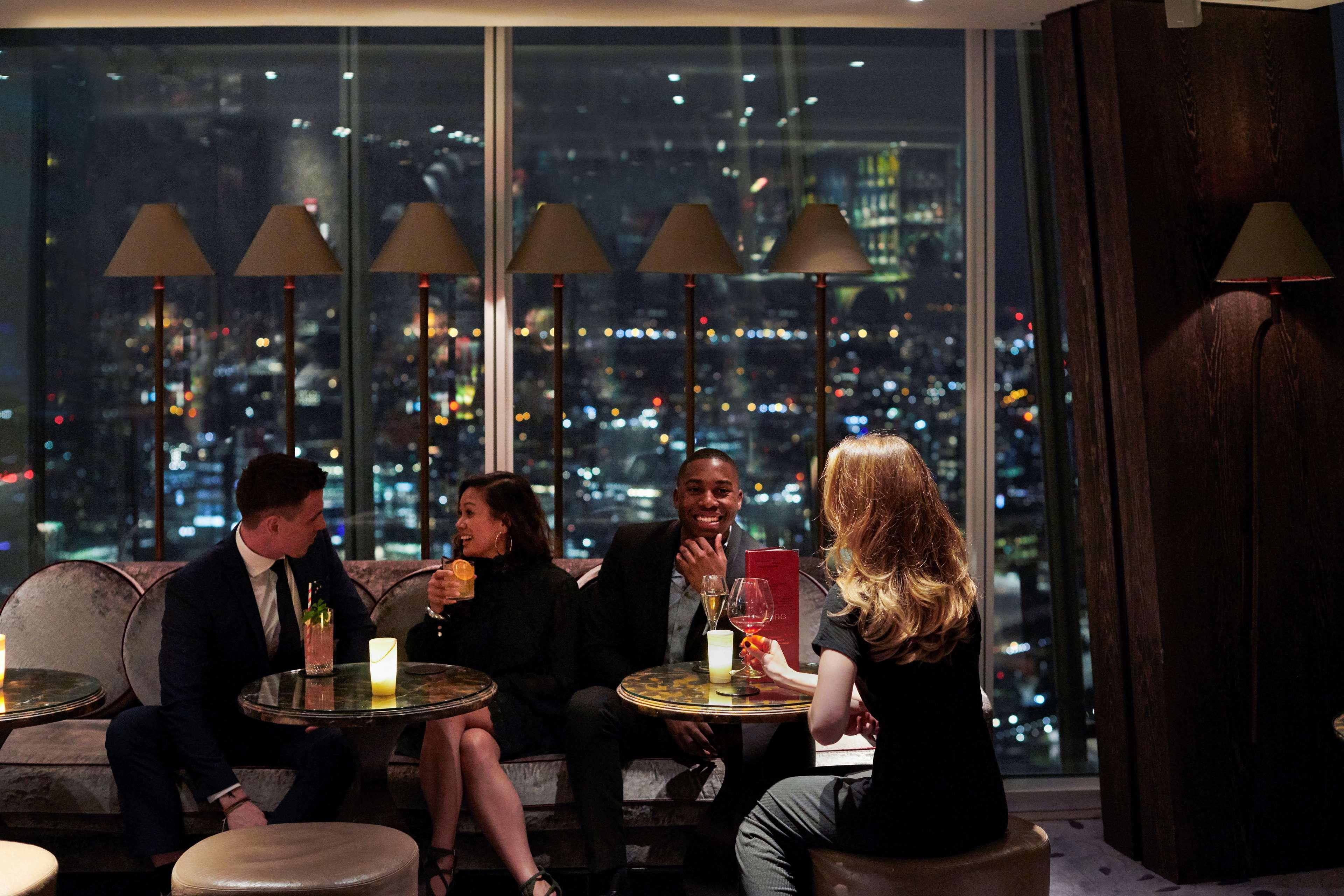 Shangri-La The Shard, Londra Esterno foto The bar at the 57th floor