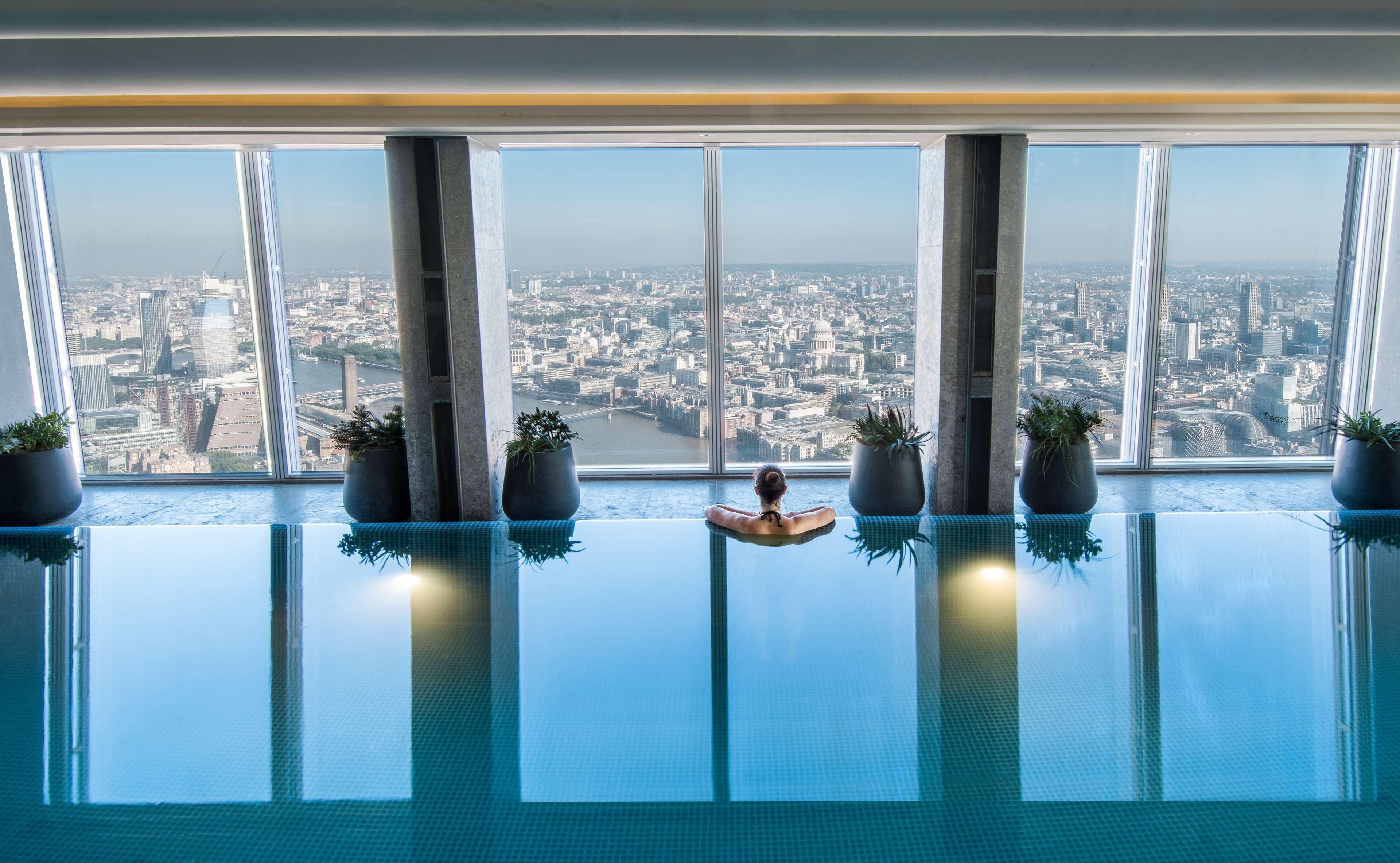 Shangri-La The Shard, Londra Esterno foto The Sky Pool