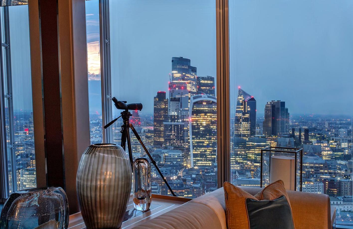 Shangri-La The Shard, Londra Esterno foto View from a penthouse apartment