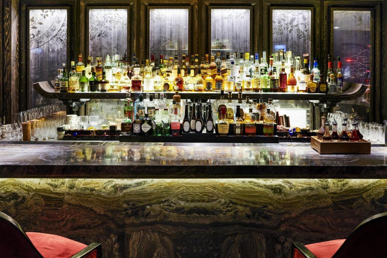 Shangri-La The Shard, Londra Esterno foto The bar at the Connaught