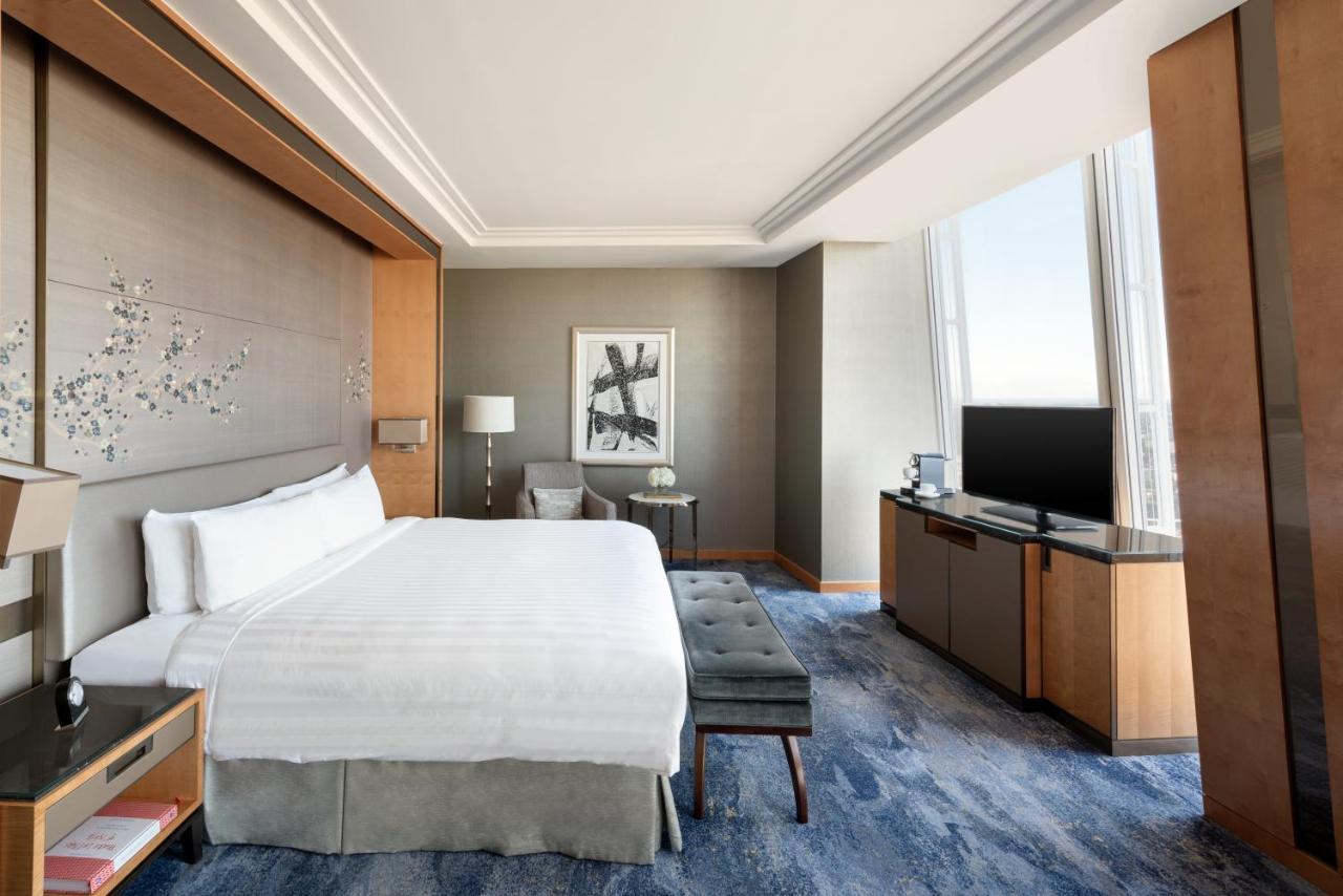 Shangri-La The Shard, Londra Esterno foto A bedroom at the hotel