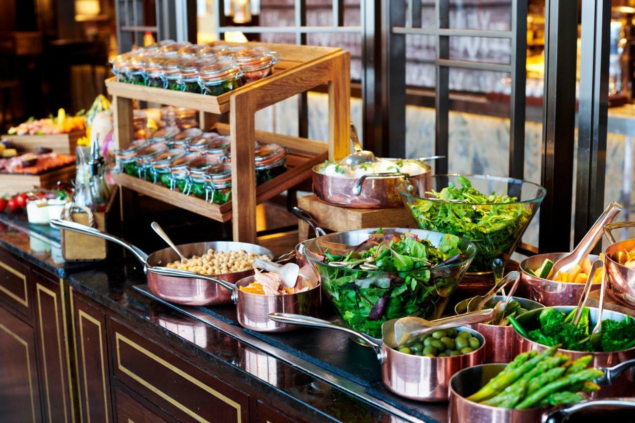 Shangri-La The Shard, Londra Esterno foto A salad bar